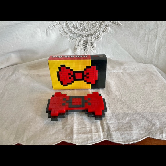 ThinkGeek 8 Bit Hair Bow includes Box Sold Out Hair Clip RARE - Picture 5 of 9